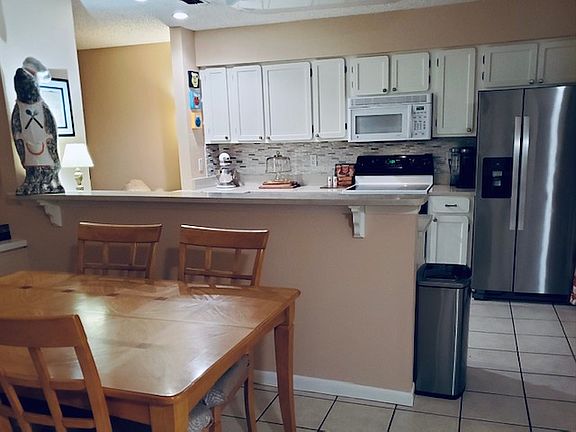 Kitchen with eating area