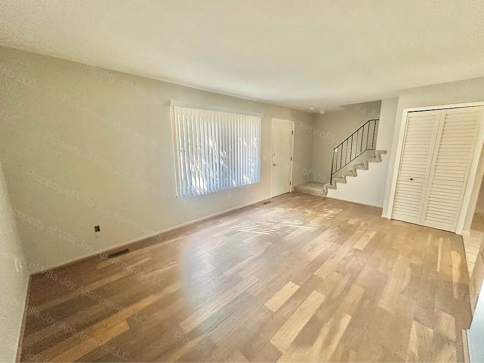 2 bed, 1.5 bath, 950 sqft, $1,575 — Photo 3