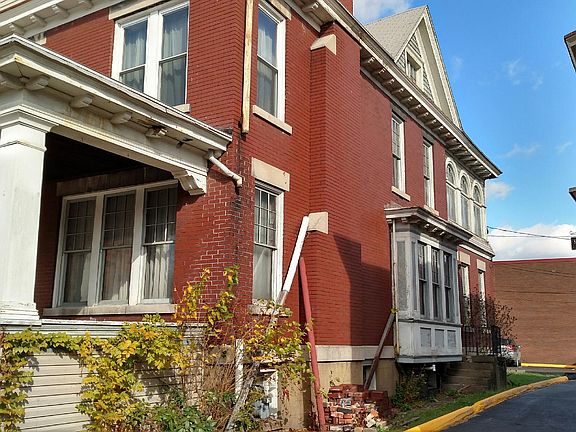 2nd image of 416 Walnut St