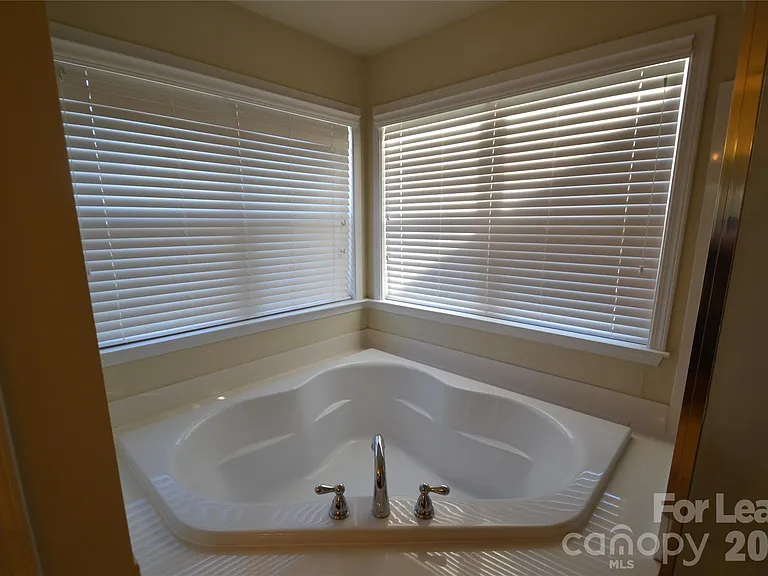 221 Montibello Dr — Photo 15