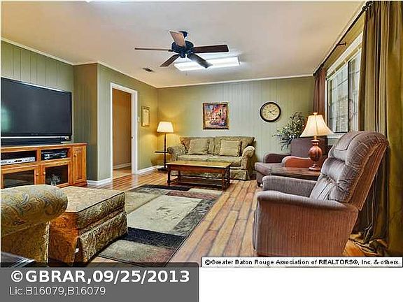 2nd image of 11871 Parkwood Dr