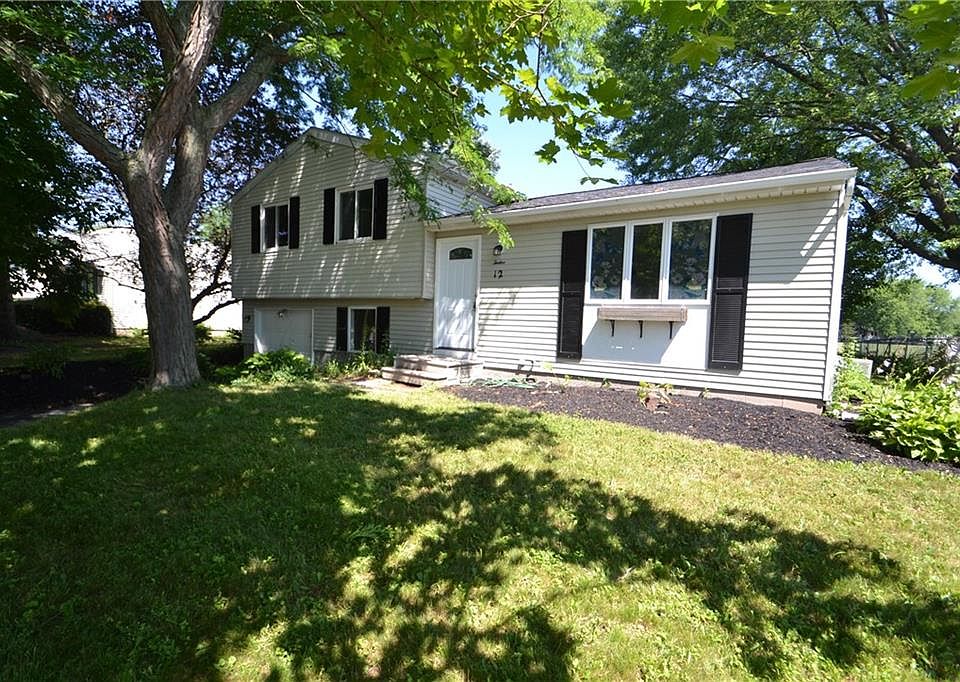 1st image of 12 Blossomdale Cir