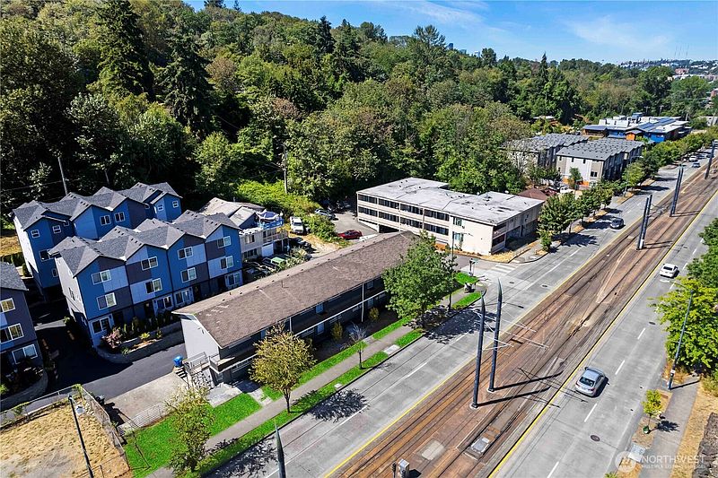 4th image of 3901 Martin Luther King Jr Way S