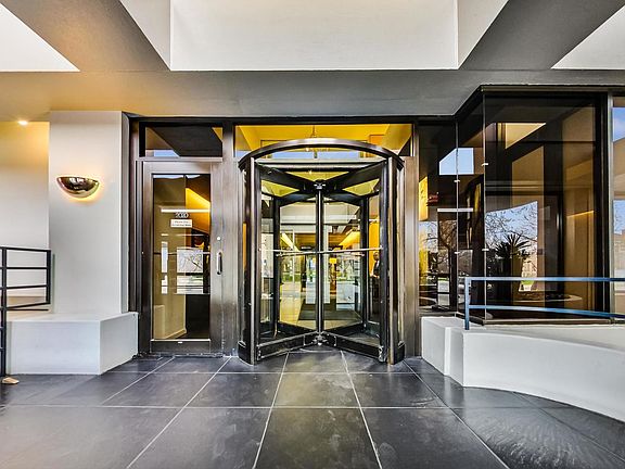 3rd image of 2020 N Lincoln Park W APT 18G