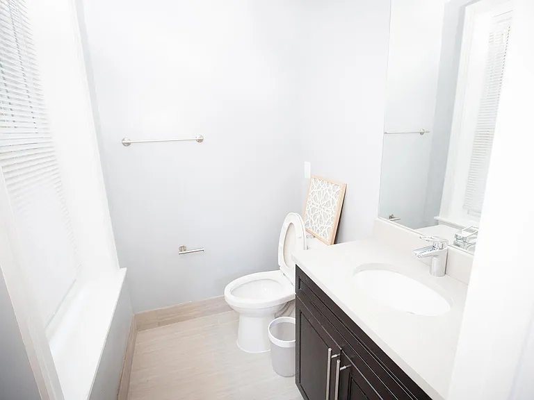 229 E St NE #1 — Photo 13