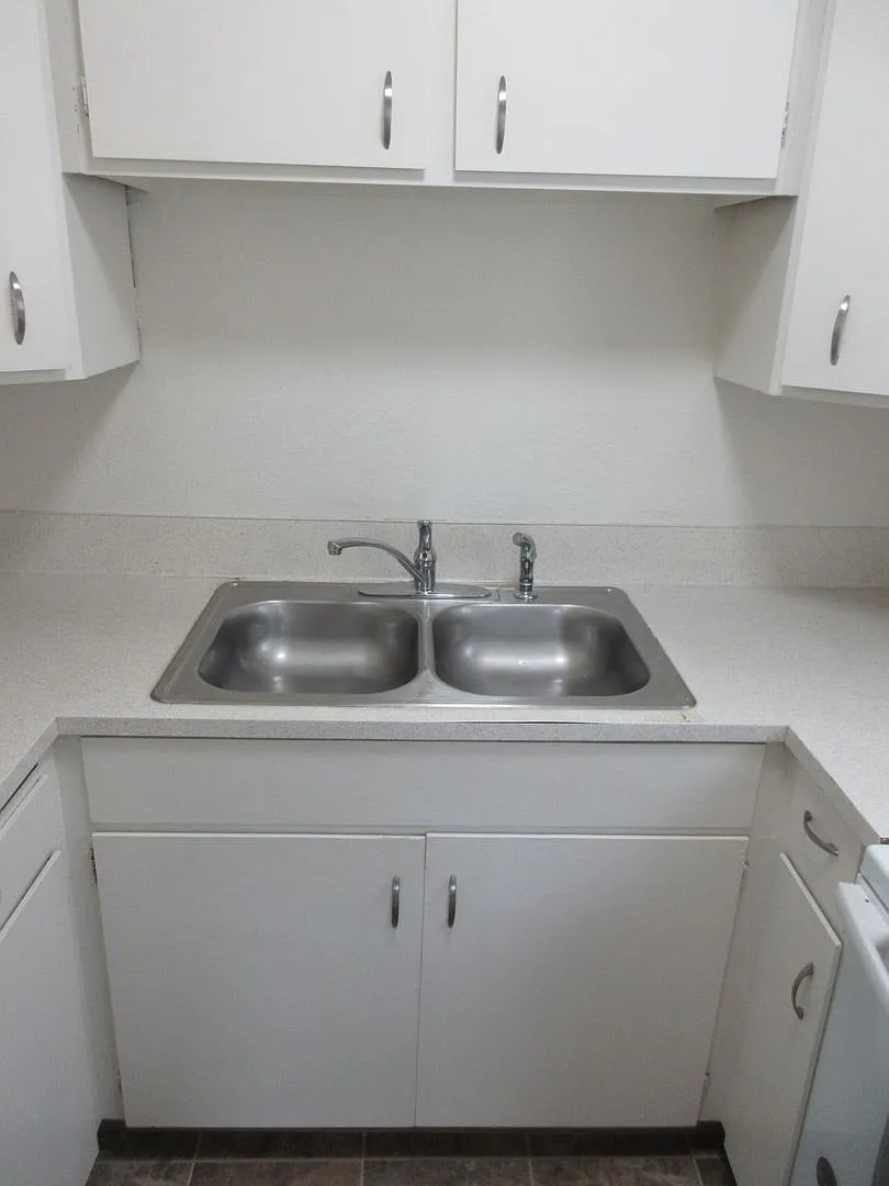 One Bedroom House, Water, Sewer and Garbage are Provided! — Photo 4