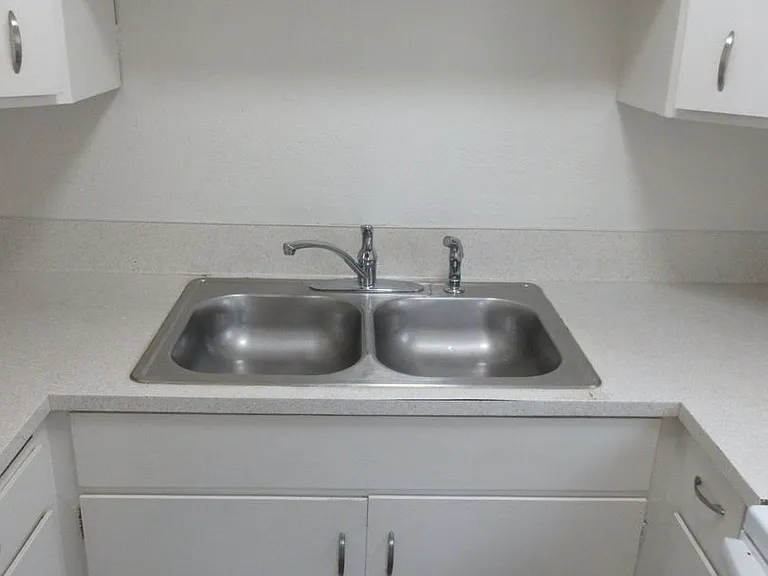 One Bedroom House, Water, Sewer and Garbage are Provided! — Photo 4