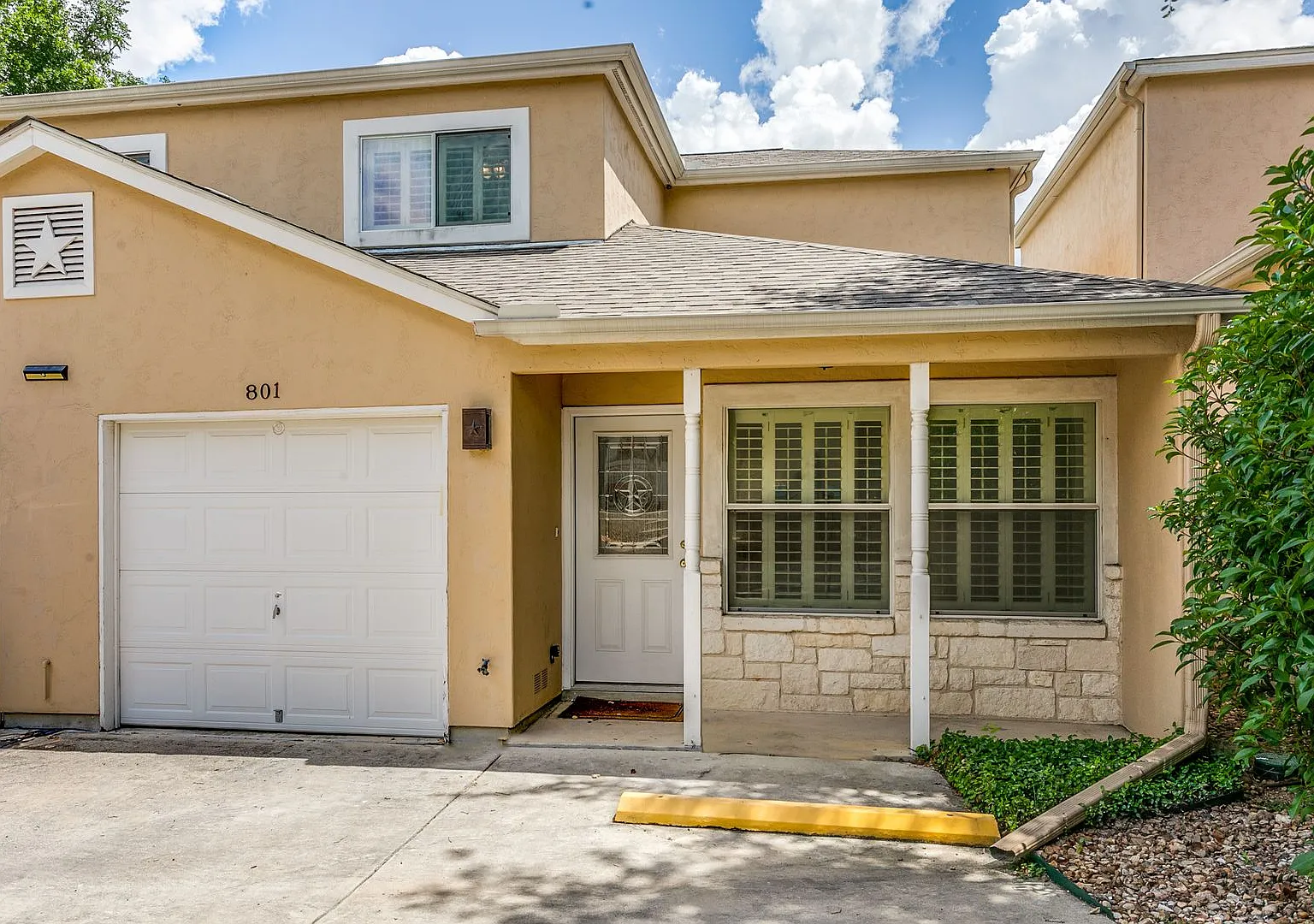 2-Bedroom, 2.5-Bathroom + Flex Space Duplex/Condominium In Terrell Heights — Photo 2