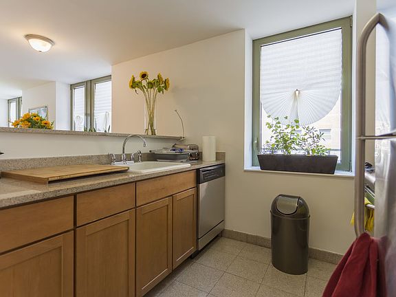 4th image of 2134 2nd Ave APT 2B