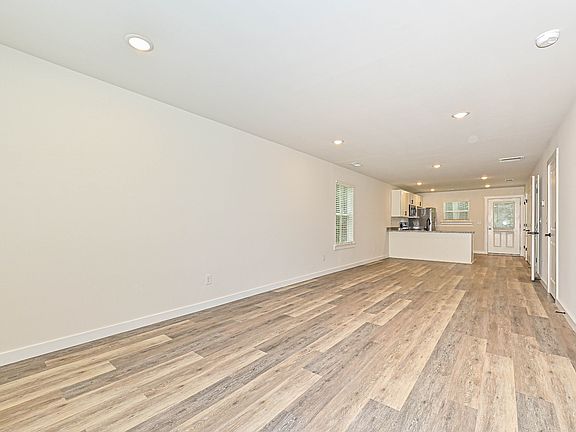 2nd image of 512 12th Ave NE