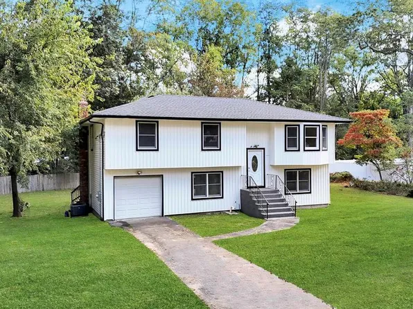 37 Cedar Branch St, Middle Island, NY 11953