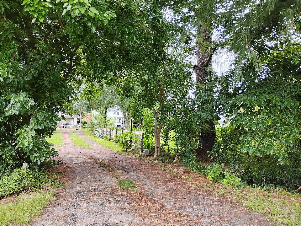 1st image of 1303 Turnpike Rd