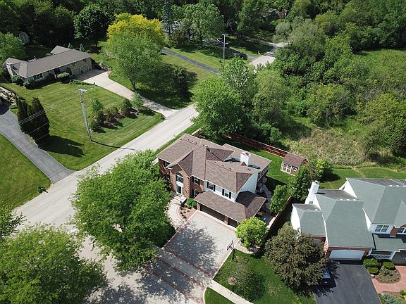 4th image of 1039 Heather Ct