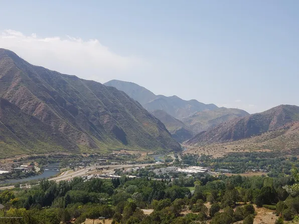 707 Silver Oak Dr, Glenwood Springs, CO 81601