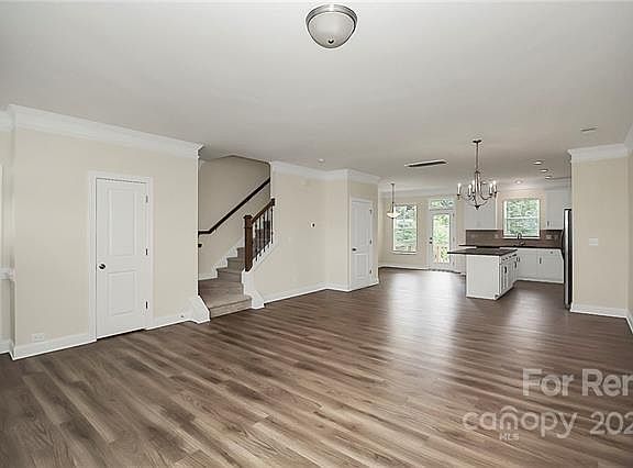 5th image of 2009 Laurel Village Cir #2009