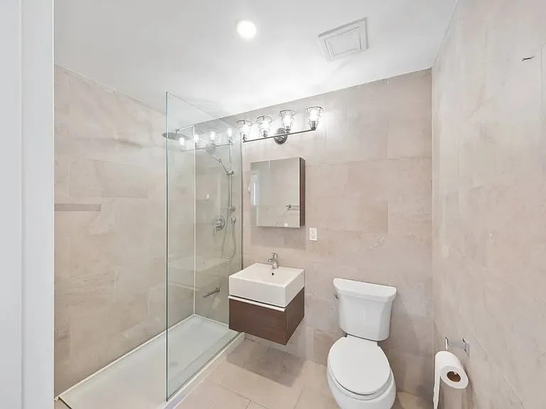 28-20 Astoria Blvd #701 — Photo 6