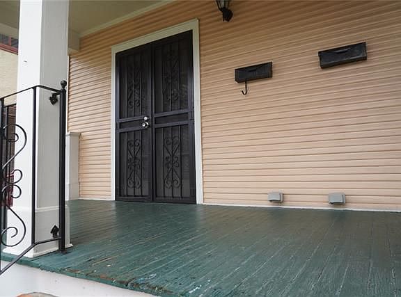 2nd image of 2435 Marengo St