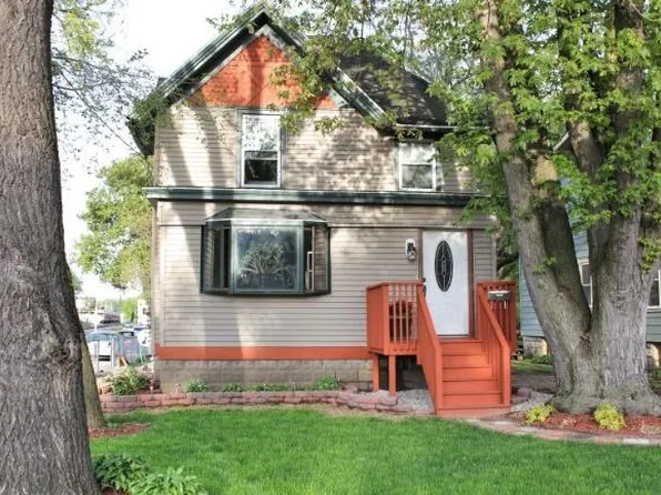 219 N West Ave, Waukesha, WI 53186