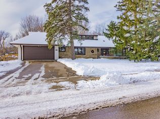 2115 Regent Ave N, Golden Valley, MN 55422