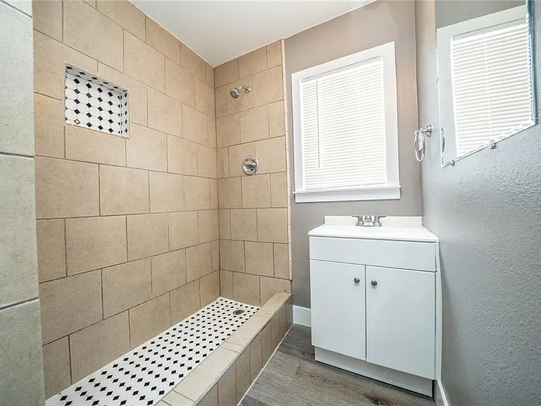 1412 W Colegrove Ave — Photo 9