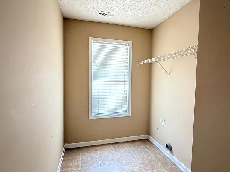 153 Greystone Cir — Photo 28
