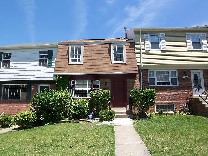 1112 Thomas Jefferson Pl photo 1