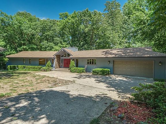 2nd image of 13 Whitwick Ln