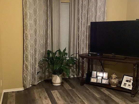 3rd image of 728 Comfort Ln