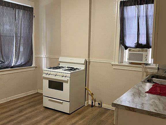 3rd image of 3001 Osage St