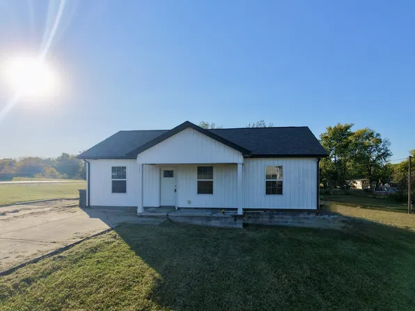 205 Arkansas Ave, Oak Grove, KY 42262