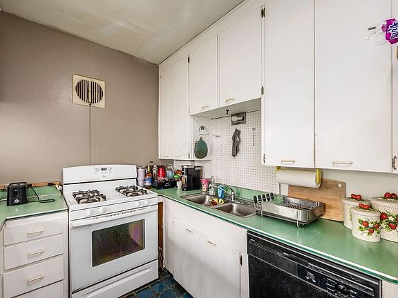 4th image of 54 E Northwood Ave