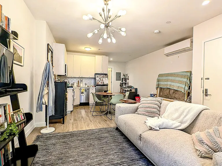 576 Washington Ave #1A — Photo 3