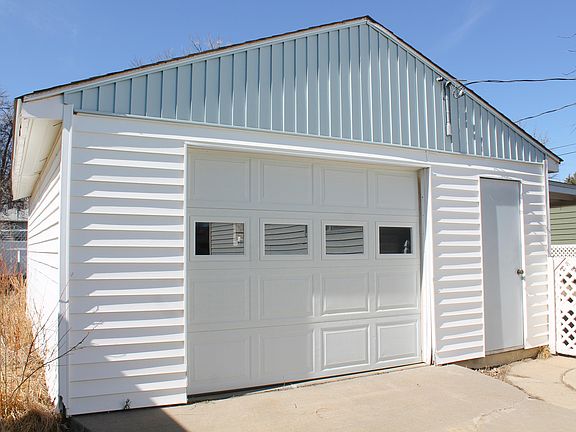 3rd image of 1036 Boulevard Ave