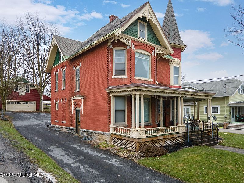 2nd image of 425 W Main Street