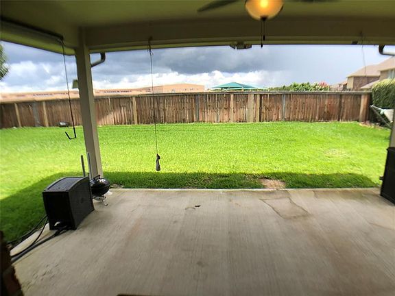 4th image of 26210 Wooded Hollow Ln