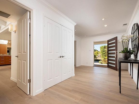 4th image of 205 Eleanor Dr