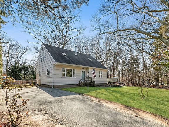 2nd image of 8 Bruce Ln