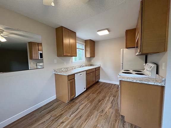 4th image of 131 Lippert Dr W APT 103