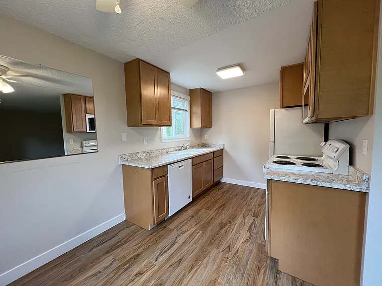 131 Lippert Dr W #103 — Photo 4