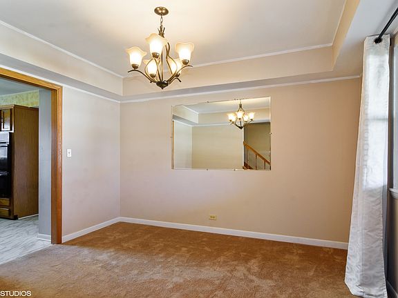 4th image of 585 Gateshead South Ave