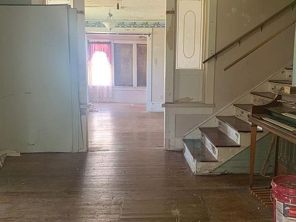 4th image of 187 Stanford St