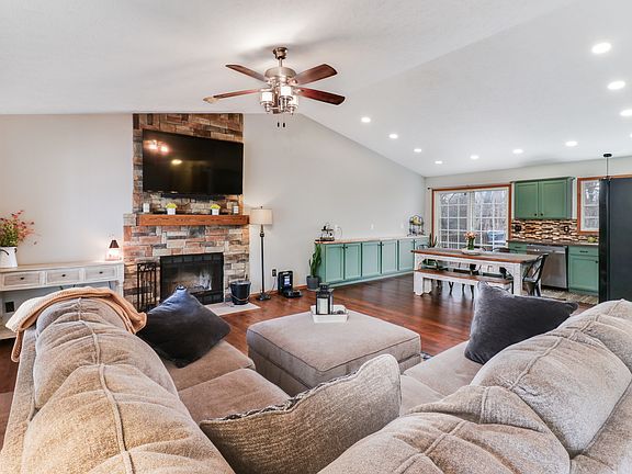5th image of 205 Brandy Dr