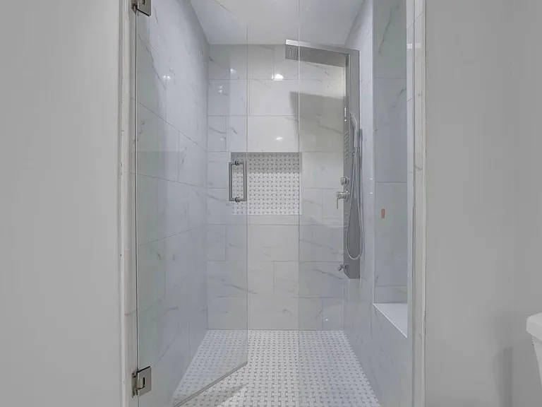 310 Clear Spring Ct — Photo 8