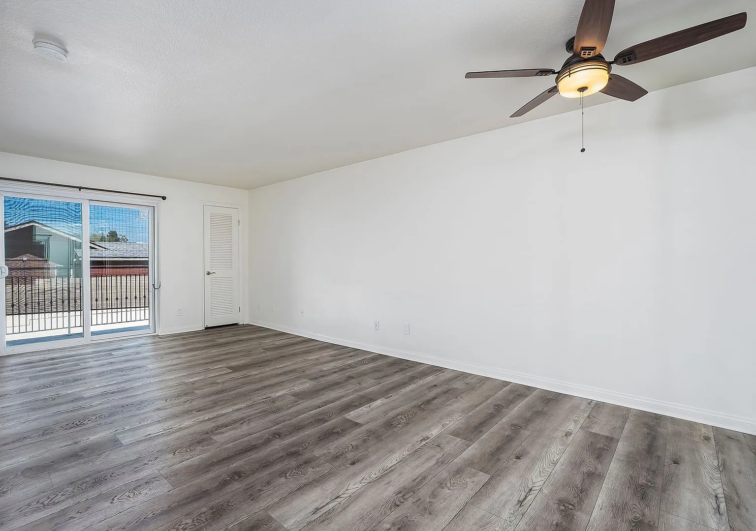 5252 Orange Ave — Photo 2