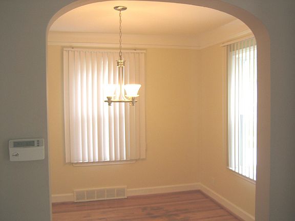 5th image of 1037 N Maple Ave