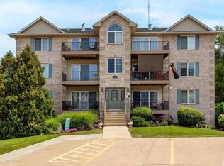 3116 Holiday Ct #3, Bettendorf, IA 52722