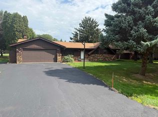 6194 Abington Dr, Rockford, IL 61109