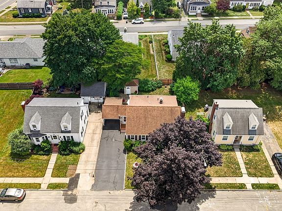 3rd image of 22 Evelyn St