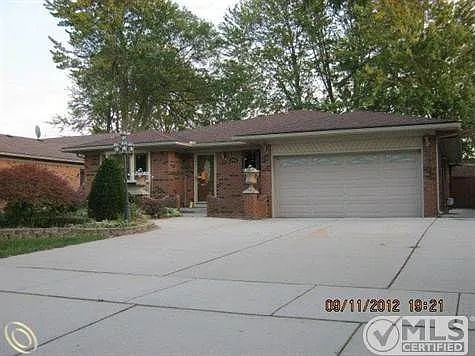3066 Sylvan Dr photo 1