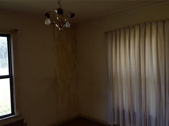 3rd image of 323 W Louisiana Ave